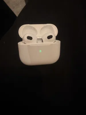 .سماعة Apple AirPods