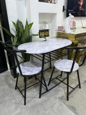 طاوله طعام حجم صغير  تتكون من كرسيين