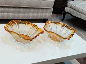 زجاجية عتيقة من إنديانا، مكون من 2 قطع، مزين بنقشة زهور القطيفة