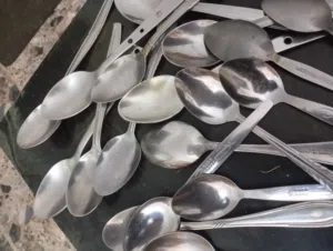 ملاعق اءطالية مستعملة قصيرة ونضيفة ع