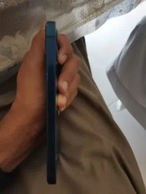 Apple iPhone 12 128 GB in Al Sharqiya
