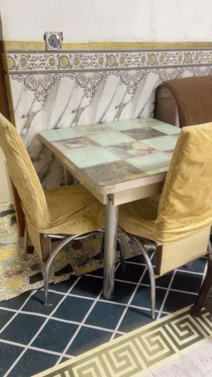 ميز طعام كزاز