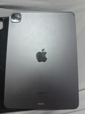 Apple iPad Pro 11 128 GB in Al Sharqiya