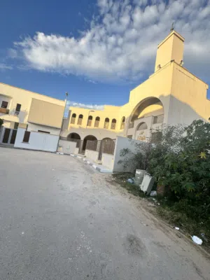 أرض للبيع الموقع طريق المشتل بالقرب من صالة الأسطورة  _. موقع مميز
