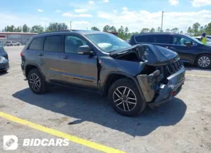 2020 Jeep Grand Cherokee Trailhawk – Luxury on the road, Beast off the road.