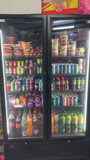 ثلاجة عرض مستعملة شبه جديدة