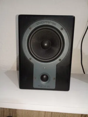 سماعة m-audio bx5 مستخدمة بحالة الوكالة