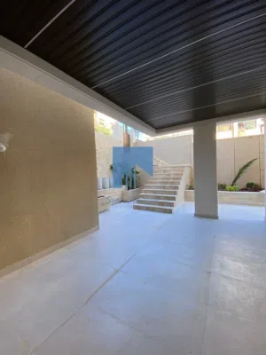 شقة فاخرة للبيع في أم السماق الجنوبي - خلف جمعية خليل الرحمن 230م مع حديقة وترسات 150م لم تسكن