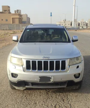Jeep Grand Cherokee Limited 2012 V8 Full Option 4x4 Vehicle Is In Excellent Condition جيب جراند شيرو