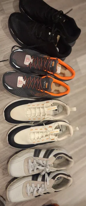 للبيع أحذية رياضية مختلفة جديدة ماركة NORTH FACE & SKETCHERمقاس 43