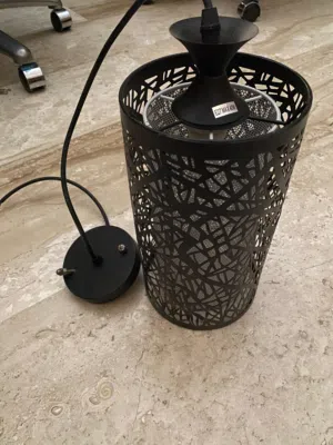 مجموعة مصابيح او ثريات وديكورات إضاءة مميزة للبيع وفي حالة جيده وممتازه