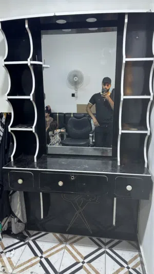 ميز مراية حلاقة للبيع