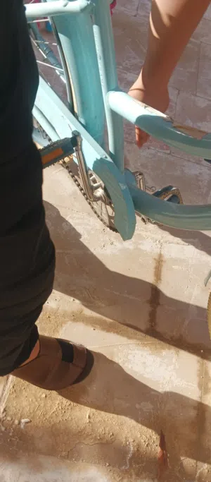 دراجه هوائيه عدد 2 اوروبي واحد منهن جديد لم يستخدم نهائياً مع كامل اكسسوارات من ضوء امامي و فلشرات