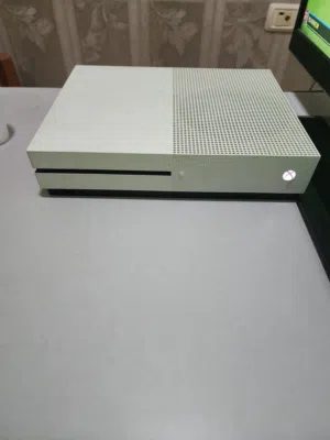 اكس بوكس ون اس بحالة ممتازه XBOX ONE S