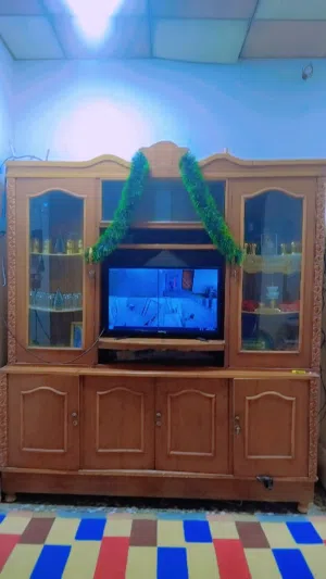 معرض خشب قوي ونظيف قطعتين