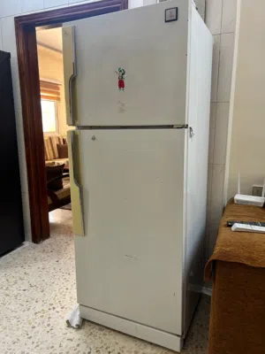ثلاجة اكما لون ابيض للبيع