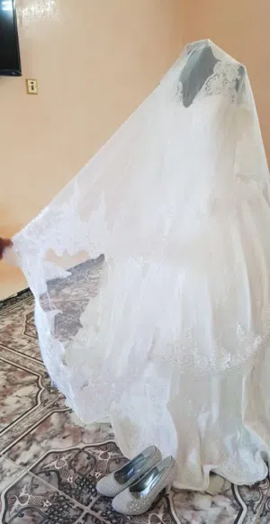 فستان للبيع