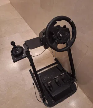 Logitech G29 للبيع مع القير والقاعدة – شبه جديد