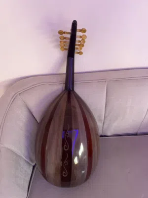 للبيع عود مصري صوت جميل