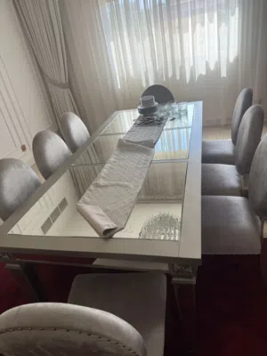dining table for sale condition like new
