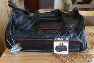 شنتة handbag تستخدم للجيم او للسفر جديدة ماركة FILA صنع CAMBODIA