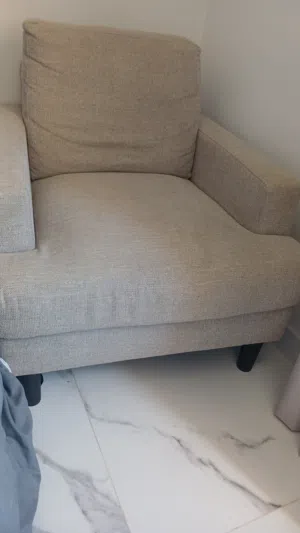 كنبة مفردة بحالة ممتازة استخدام بسيط جدا