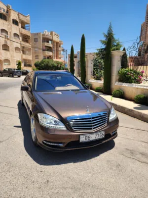 مرسيدس طوافه s350 L موديل 2011  وارد وصيانة غرغور بنزين اصلي