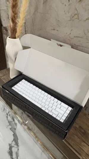كيبورد جيمنج باللون الأبيض شامل الكرتون و كل قطعه