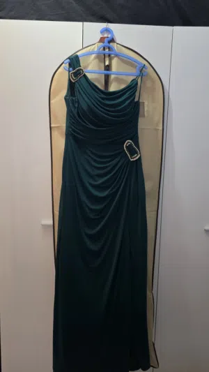 Elegant Emerald Green Evening Dress – Size XXL (Very Flattering Fit)