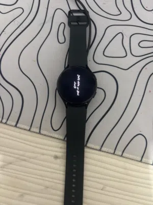 Samsung Galaxy Watch 4, All features are working, and the screen is cracked a bit.