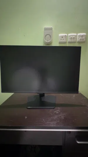 شاشة ألعاب بتصميم أنيق