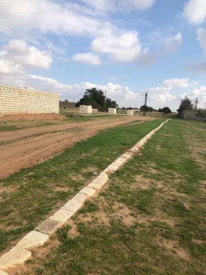 قطع اراضي من 500متر الي 10000متر في منطقة الساعدية طريق السواني العزيزية  على الطريق الرئيسي