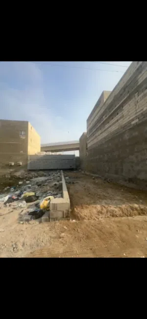 أرض للبيع بموقع استراتيجي مميز وجاهزة للبناء فوراً!