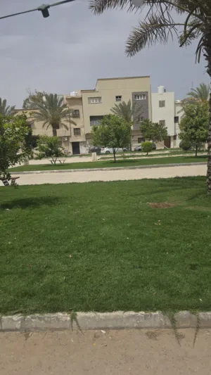 منزل ثلاثة ادور وملحق بناء 2025 حديث