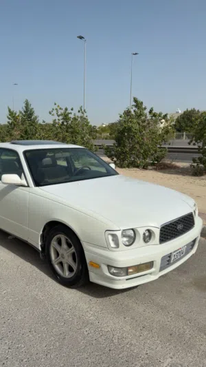 نيسان قلوبا موديل 2000