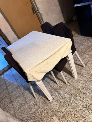 ميز طعام مستعمل قليل