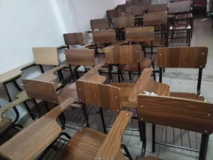 مقاعد دراسية جاهزة للبيع