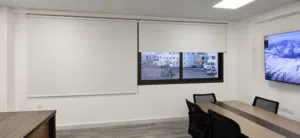 ستائر عازلة للحرارة والشمس  Heat and sun-blocking blinds