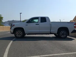 Used Toyota Tundra in Al Dakhiliya