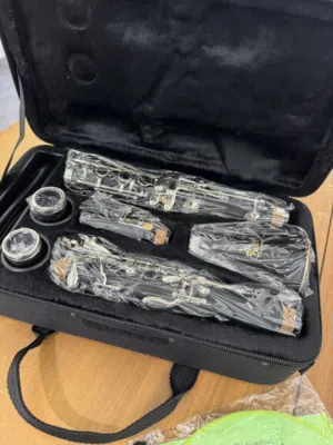 كلارينيت امتياز أمريكي مع كامل اغراضها