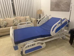 سرير طبي كهربائي 8 حركات بحال الجديد استعمال اقل من شهرين وهدية فرشة هوائية اسطوانات لحد 140 كيلو