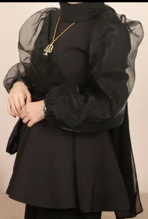 قميص أسود جديد تفصيل فخم/ بـ 25 دينار