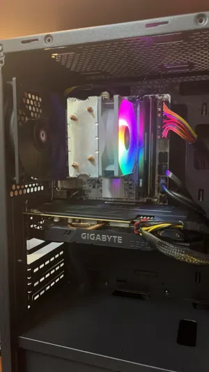 اجهزة كمبيوتر عدد 2 خذ واحد الك و الثاني لاخوك بسعر حلو :)