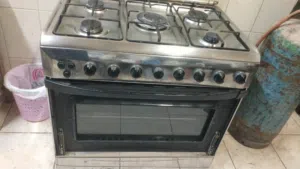 Cooking range furne 5 flames good condition better working