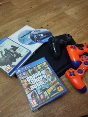 بلايستيشن 4 +3 جيرات + 4 سيديات + حساب fc26 و the crew motorfest و call of duty black ops 6
