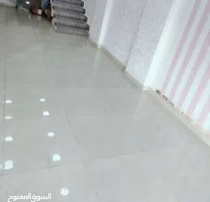 محل تجاري كبير وواسع في موقع حيوي جدا