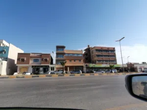مبنى سكني خدمي تجاري 4 طوابق و ملحق