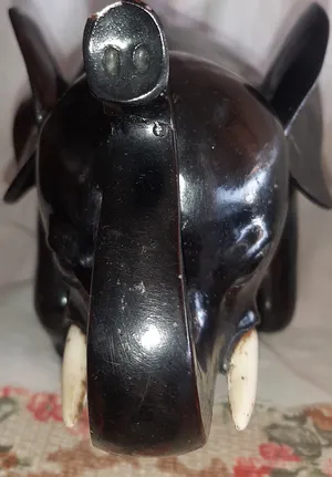 فيل من الرزين عالي الجودة