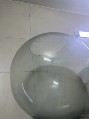 حوض سمك كبير دائري