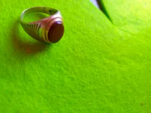 خاتم فضه متوج بعقيق